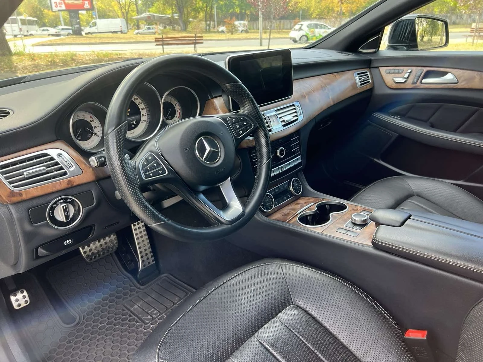 Mercedes-Benz CLS 550 4matic. V8  | Mobile.bg — изображение 15