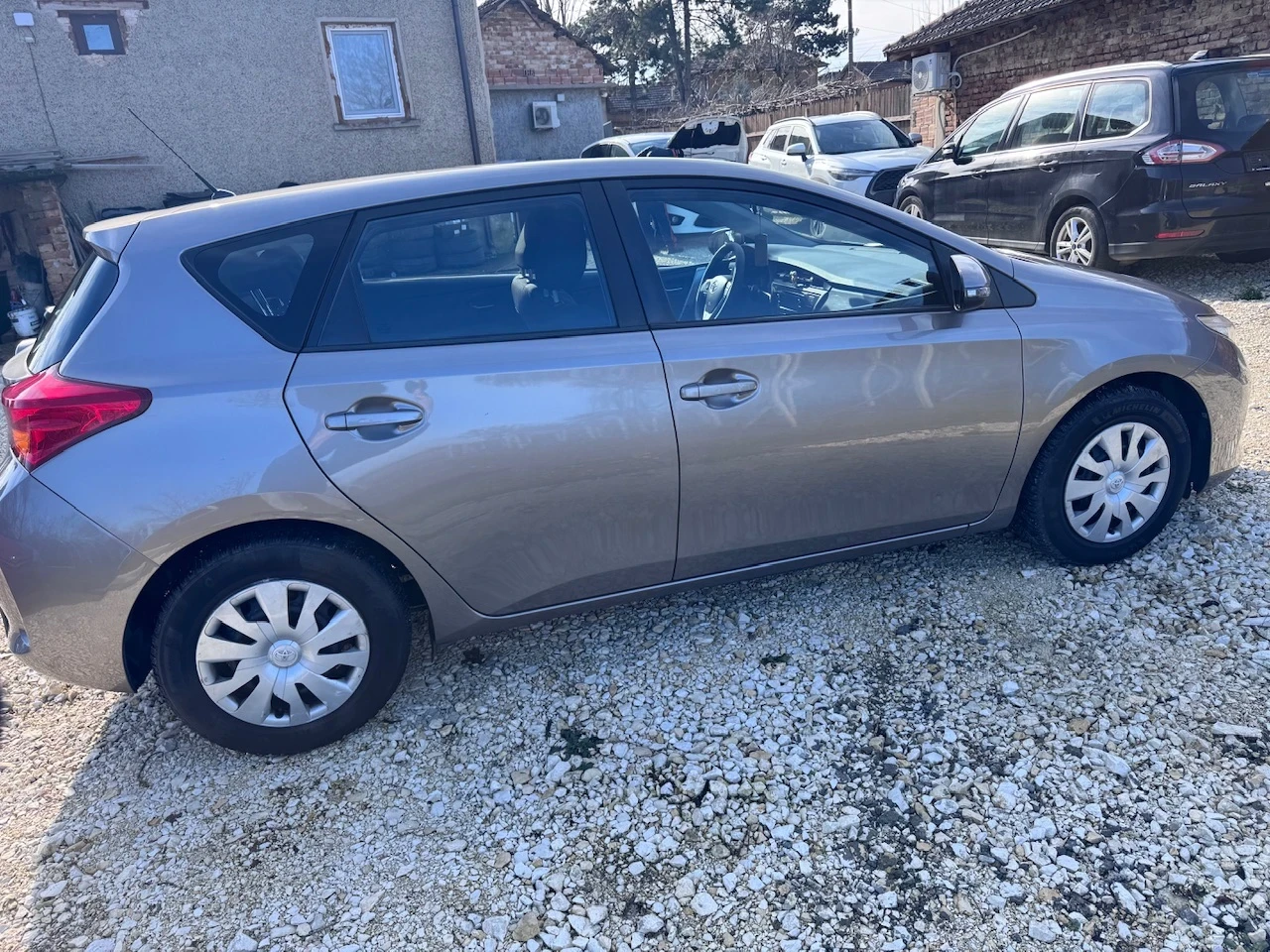 Toyota Auris 1.33i Климатроник - изображение 6