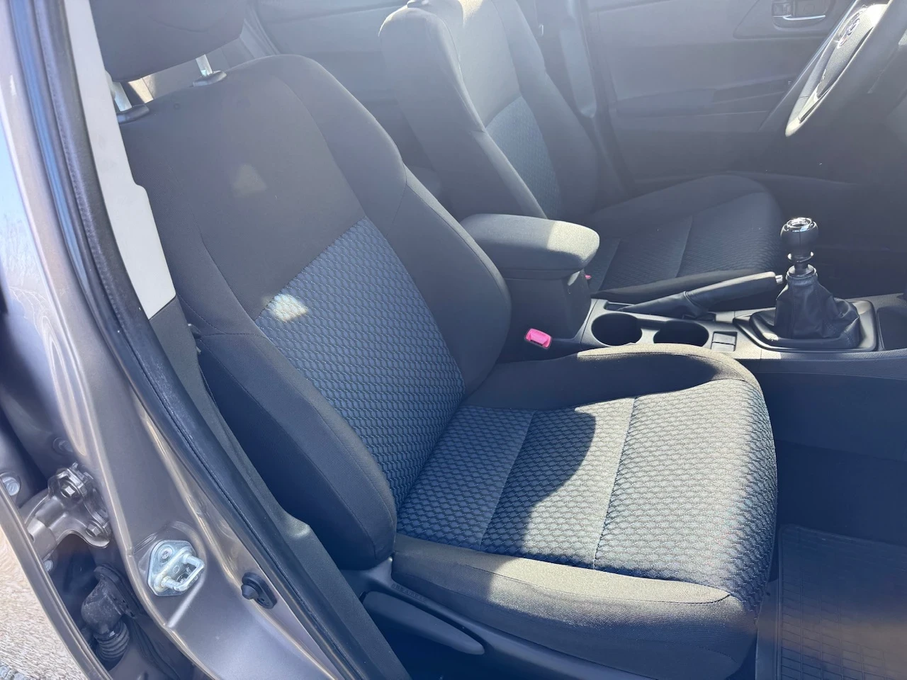 Toyota Auris 1.33i ����������� | Mobile.bg � ����������� 12