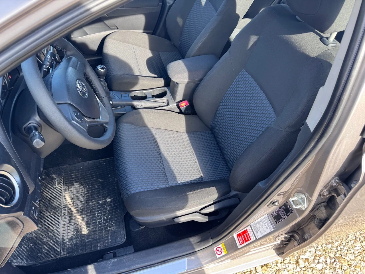 Toyota Auris 1.33i Климатроник - изображение 9