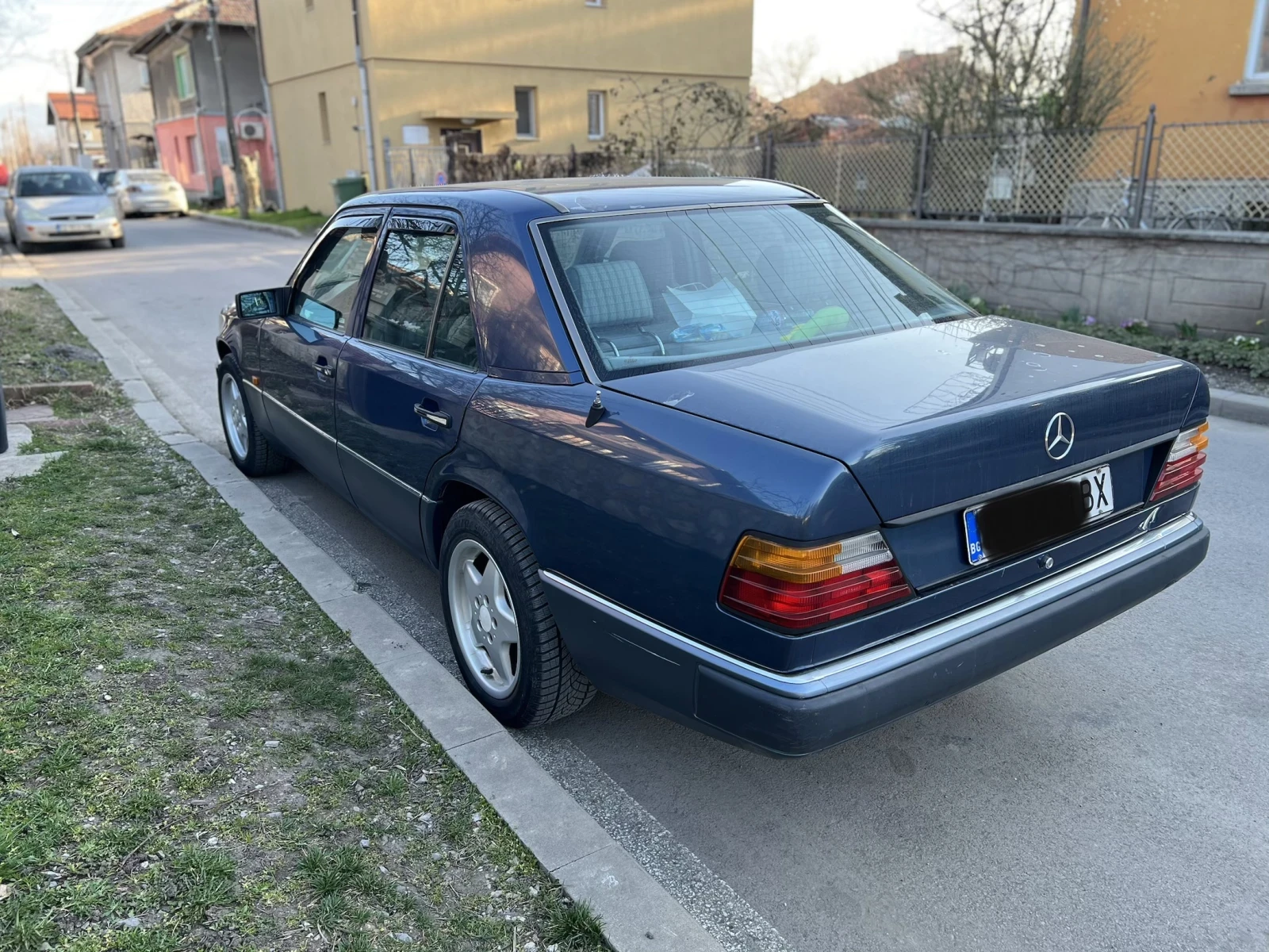 Mercedes-Benz 124 200 E, снимка 5 - Автомобили и джипове - 53849470