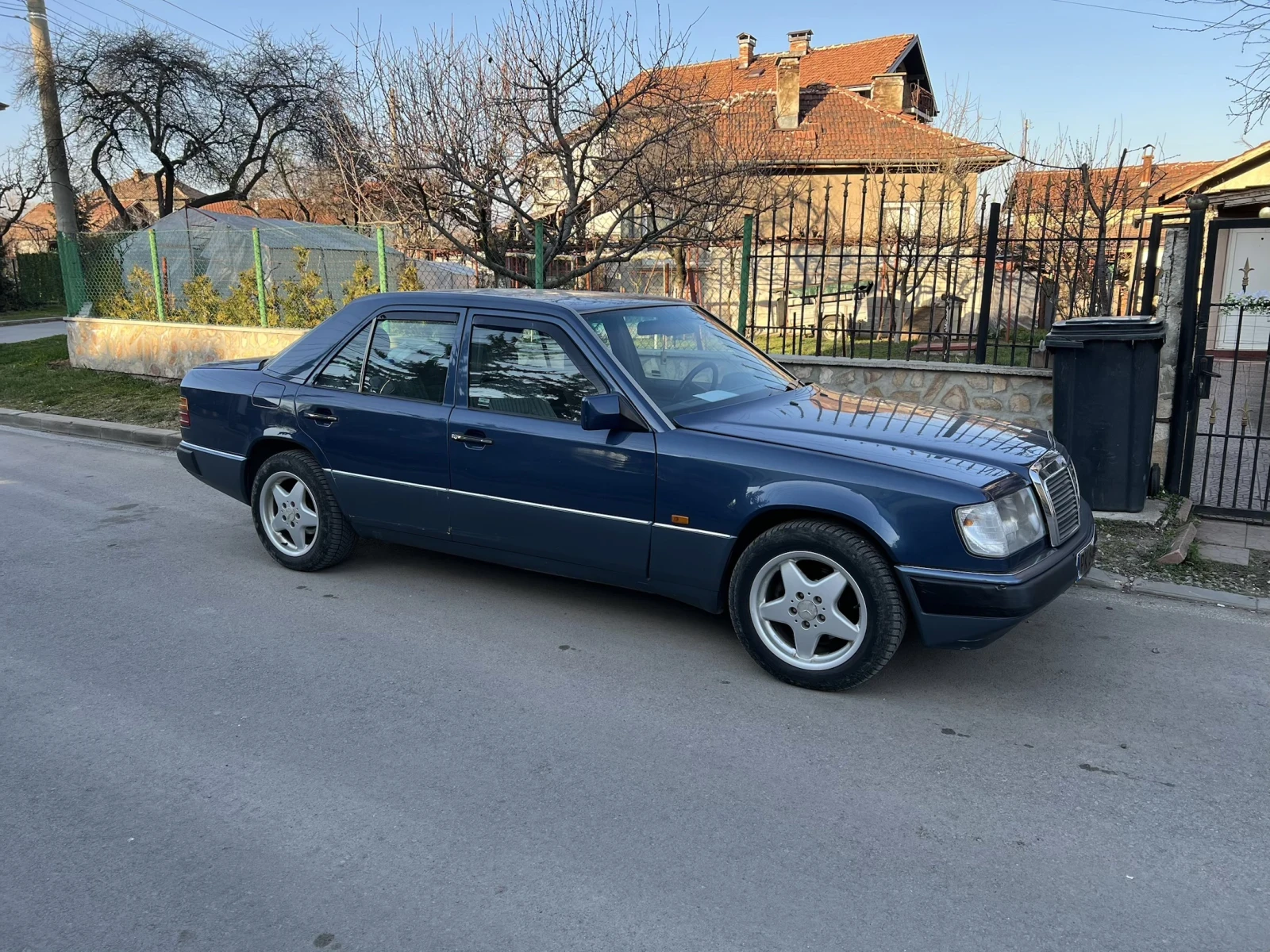 Mercedes-Benz 124 200 E, снимка 3 - Автомобили и джипове - 53849470