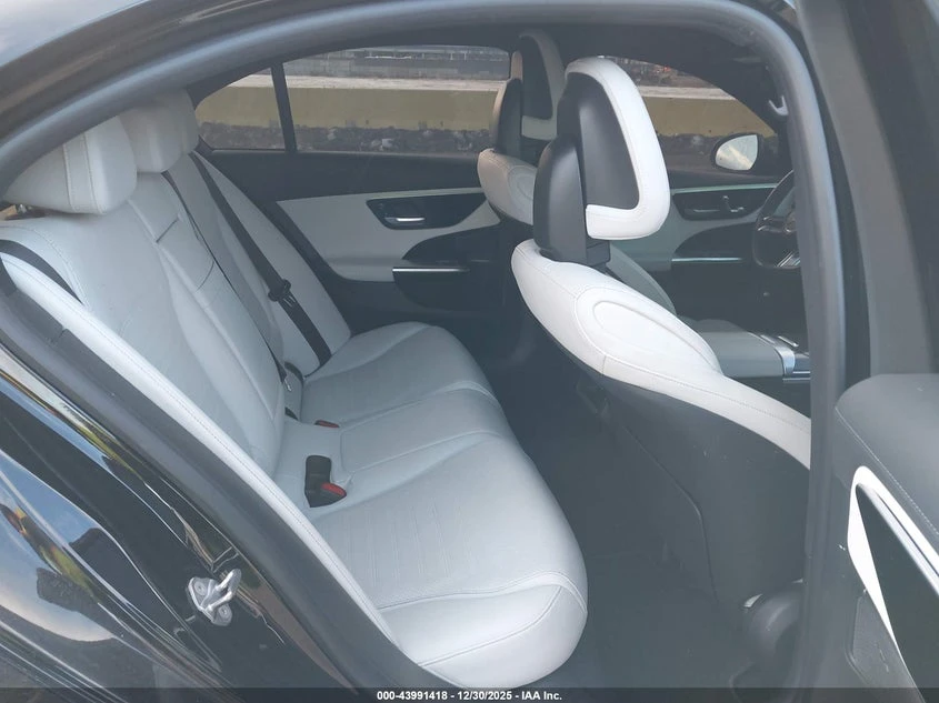 Mercedes-Benz C 300 2l 4Matic, снимка 8 - Автомобили и джипове - 53965153