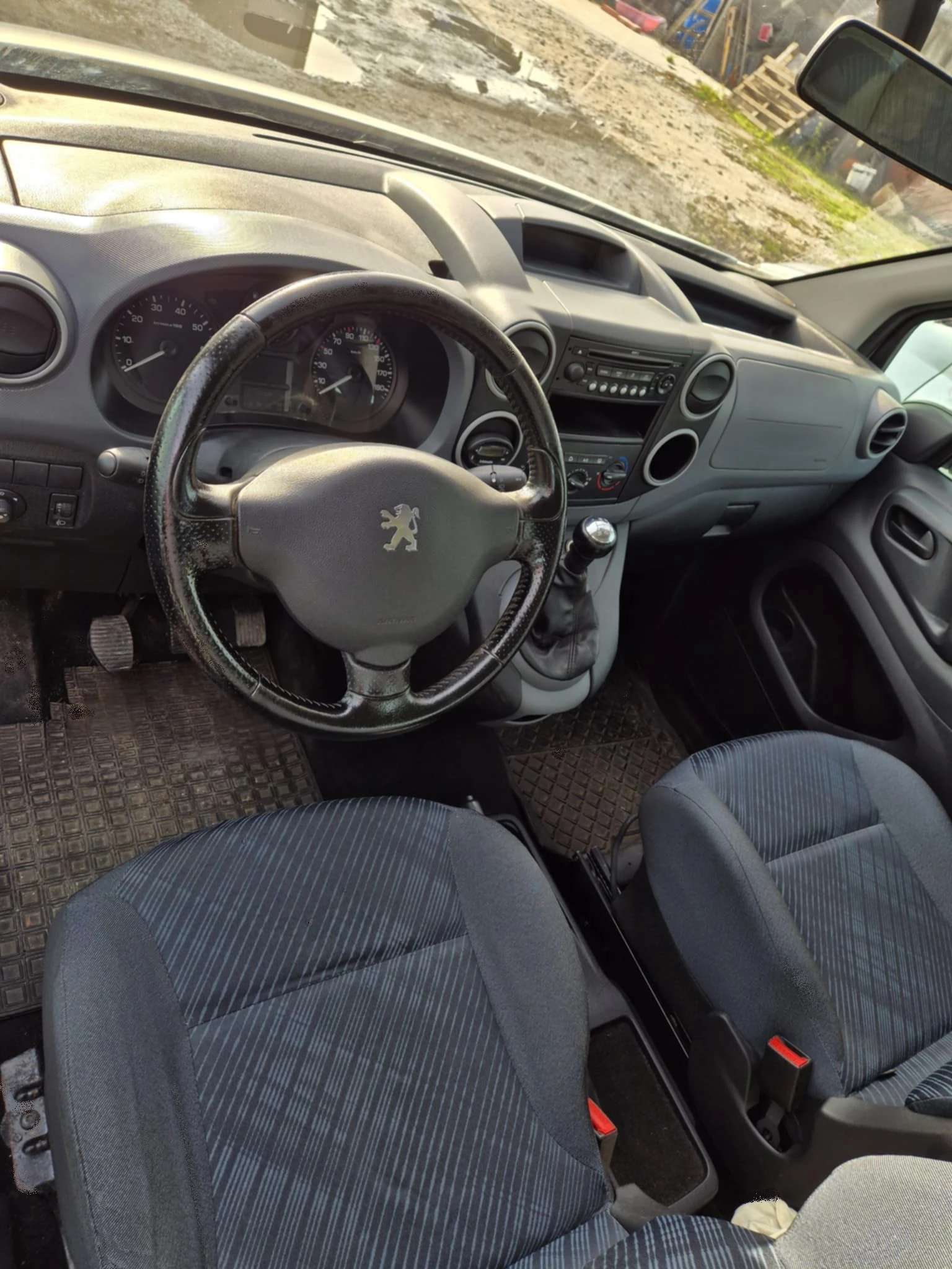 Peugeot Partner 1.6i Webasto, снимка 4 - Автомобили и джипове - 54286353