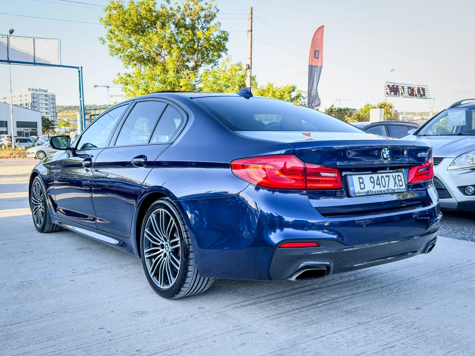 BMW 530 M-PACK - H/K - KEYLESS - PANORAMA, снимка 6 - Автомобили и джипове - 54599385