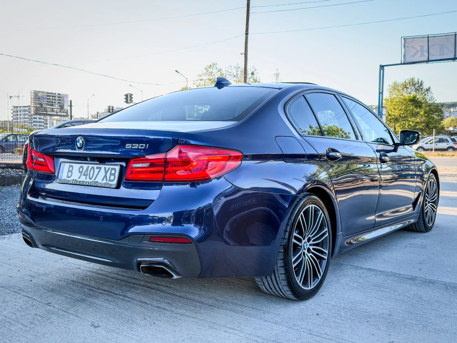 BMW 530 M-PACK - H/K - KEYLESS - PANORAMA, снимка 4 - Автомобили и джипове - 54599385