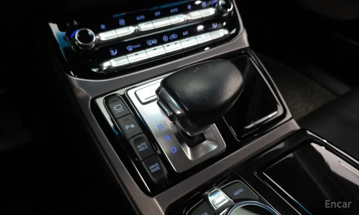 Genesis G90 EQ900 5.0 GDI AWD обдухванe* масаж* монитори* Disi, снимка 8 - Автомобили и джипове - 54804708