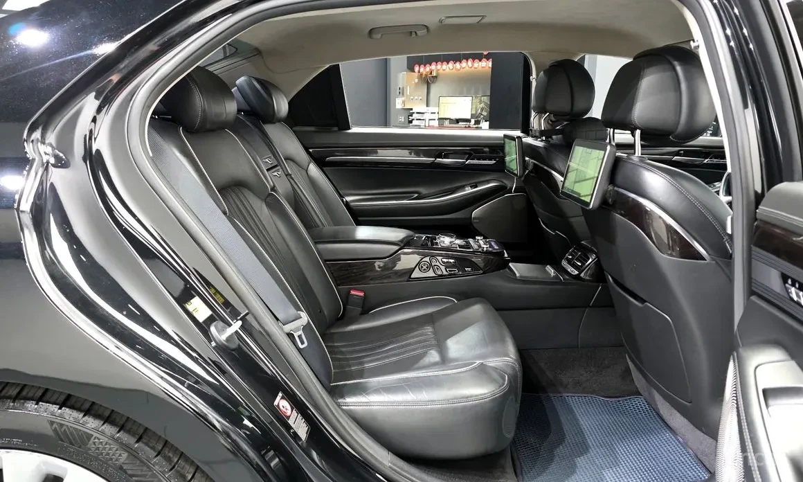 Genesis G90 EQ900 5.0 GDI AWD обдухванe* масаж* монитори* Disi, снимка 11 - Автомобили и джипове - 54804708