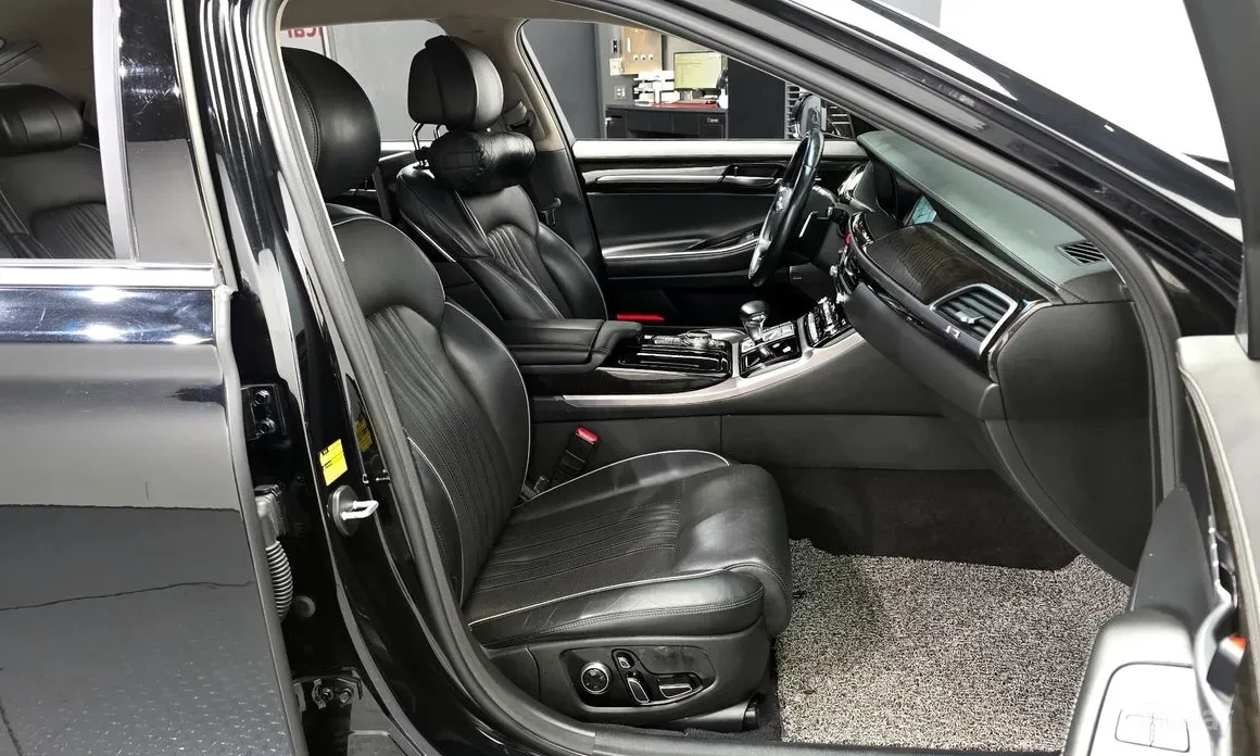 Genesis G90 EQ900 5.0 GDI AWD обдухванe* масаж* монитори* Disi, снимка 12 - Автомобили и джипове - 54804708