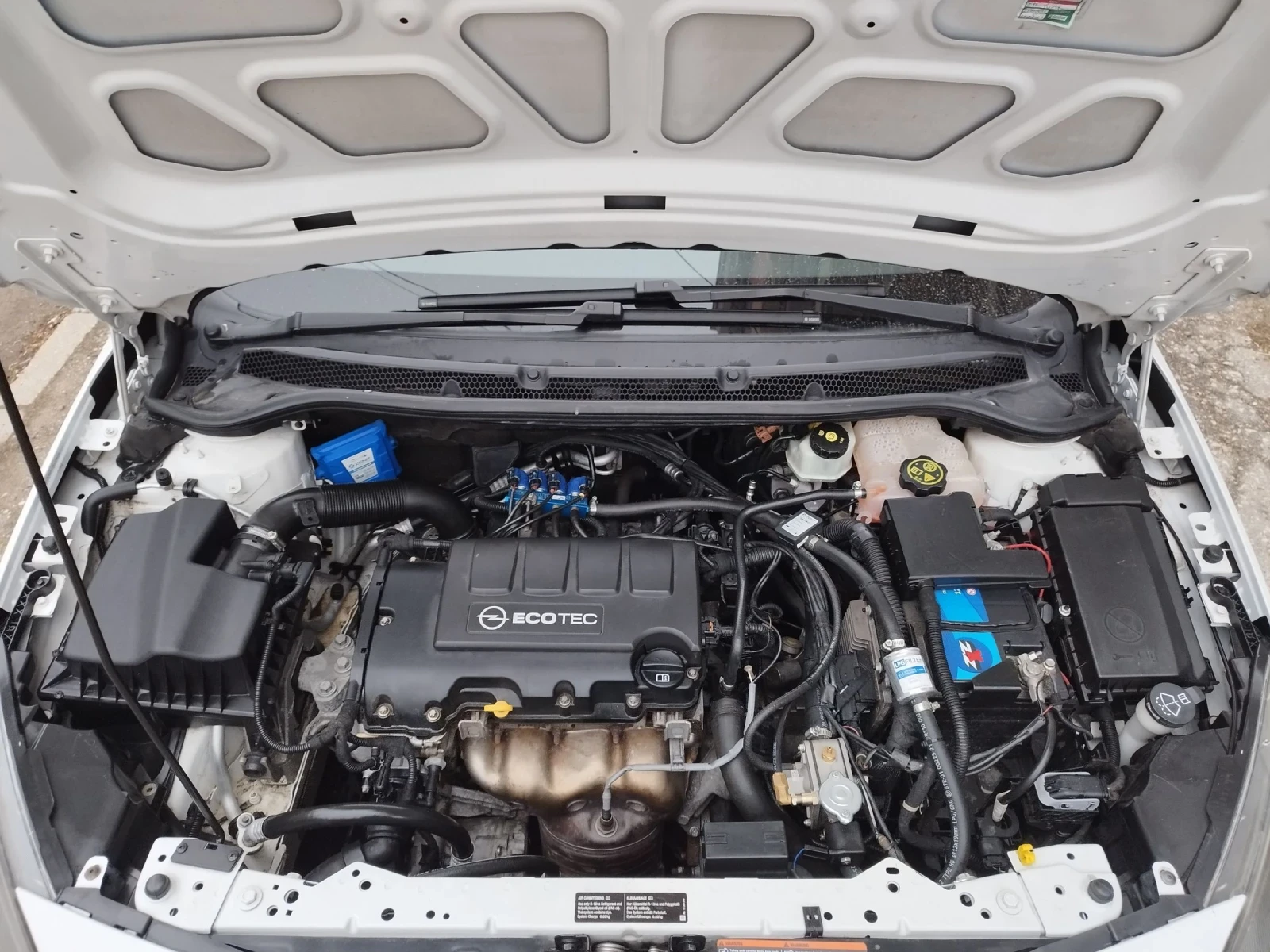 Opel Astra 1.4 LPG, снимка 14 - Автомобили и джипове - 54821446