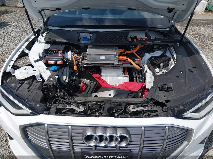 Audi E-Tron Premium Quattro, снимка 10 - Автомобили и джипове - 55534853