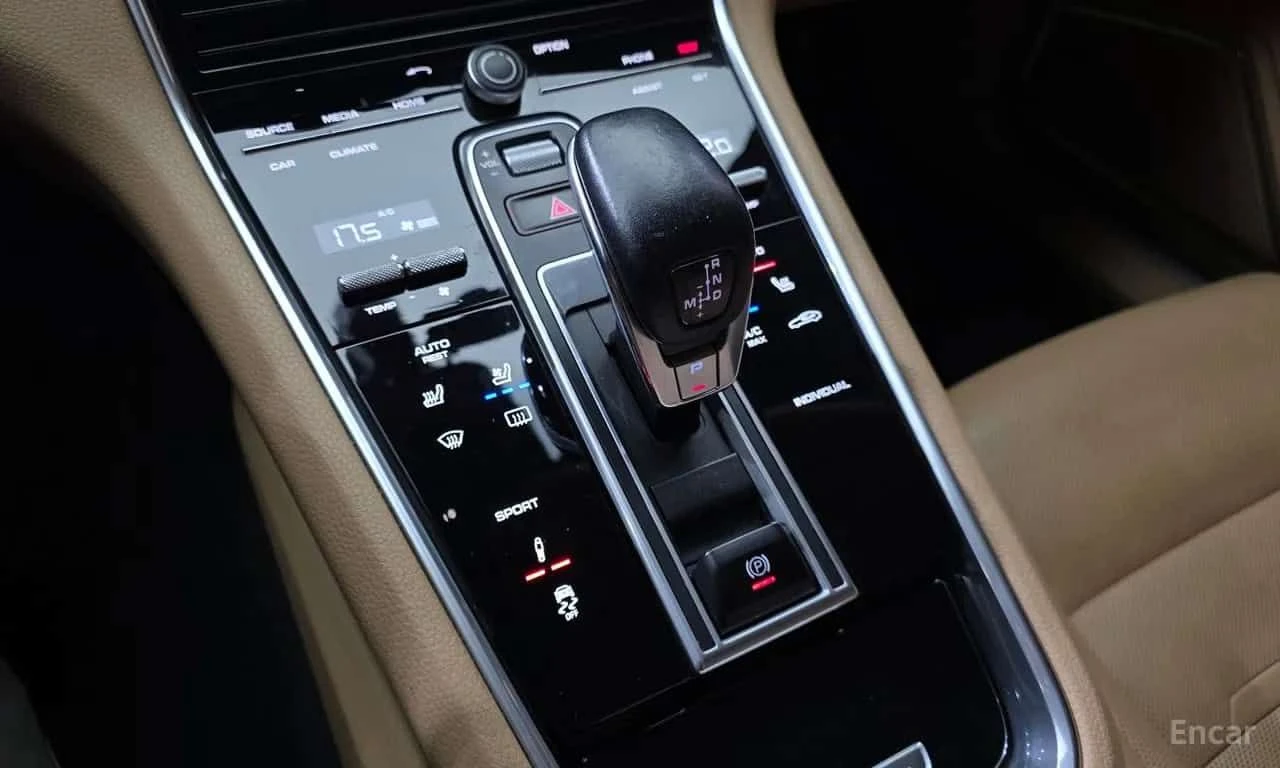 Porsche Panamera * 3.0 AWD * ОПЦИЯ ЗА ФИНАНСИРАНЕ, снимка 9 - Автомобили и джипове - 55614949