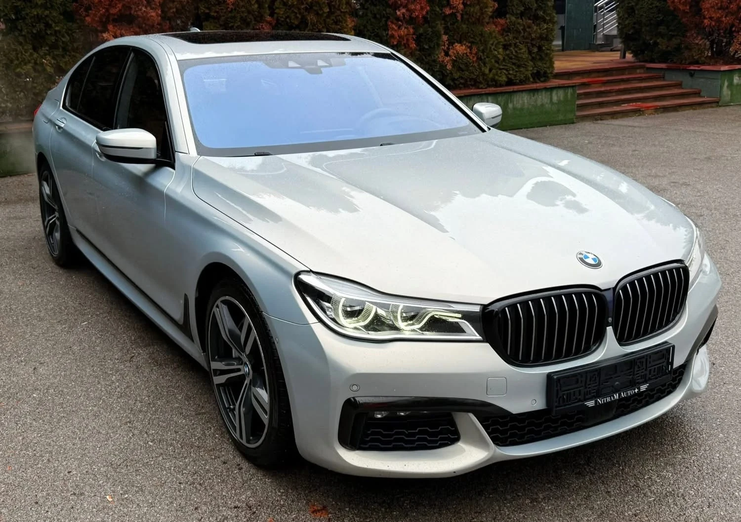 BMW 750 d Individual Bowers&Wilkins 3xTV FULL, снимка 3 - Автомобили и джипове - 56050361