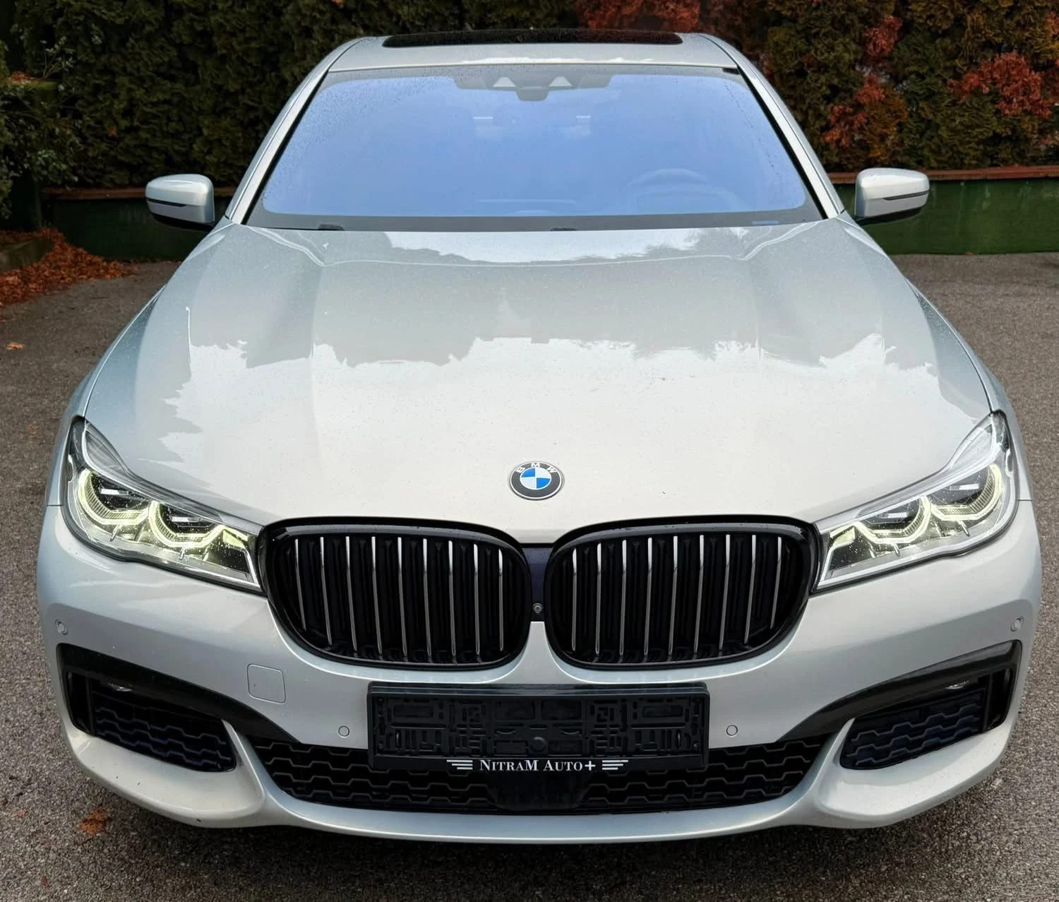BMW 750 d Individual Bowers&Wilkins 3xTV FULL, снимка 2 - Автомобили и джипове - 56050361