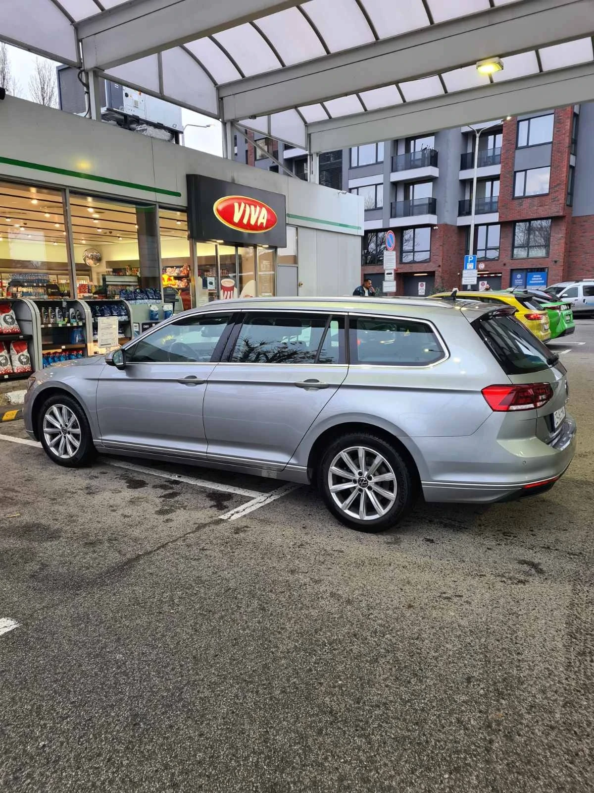 VW Passat 2.0tdi, снимка 6 - Автомобили и джипове - 56670773