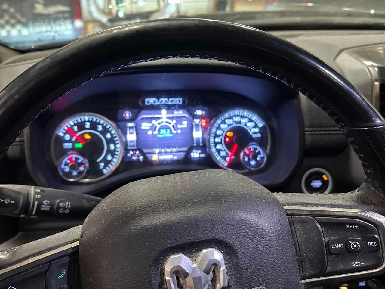 Dodge RAM 1500 * Sport * ПОДГРЕВ* PANO* KEYLESS*  - изображение 8