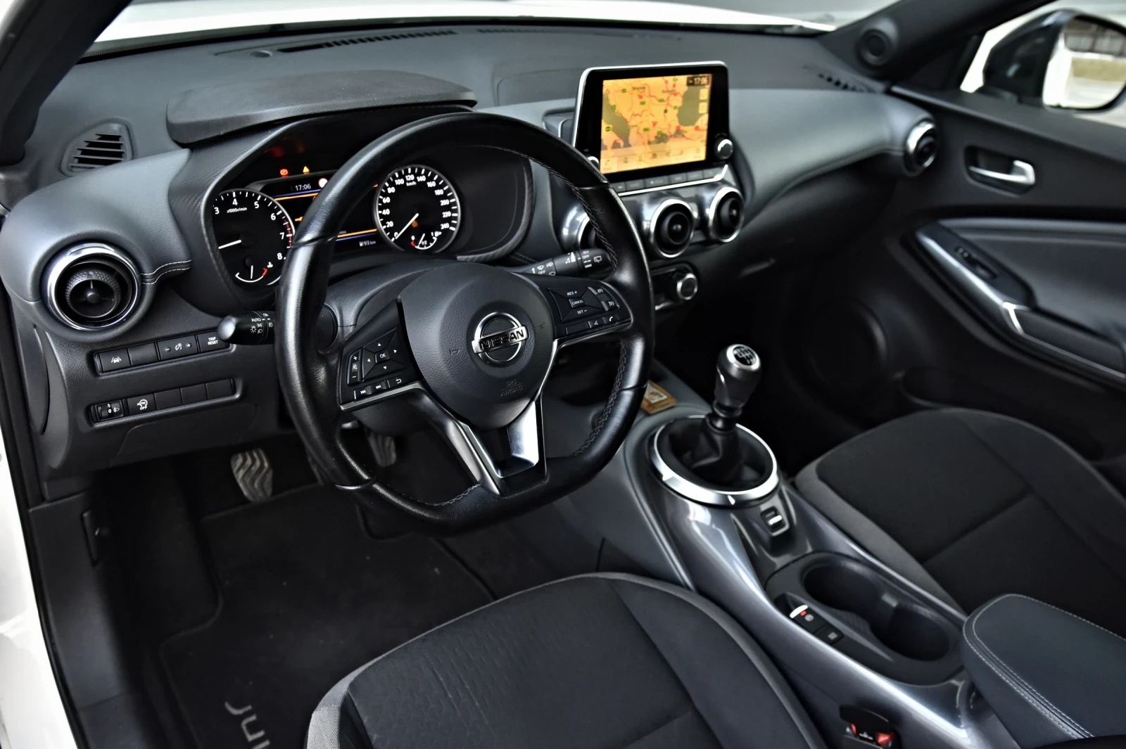 Nissan Juke 1.0 I - TEKNA , снимка 6 - Автомобили и джипове - 53840333