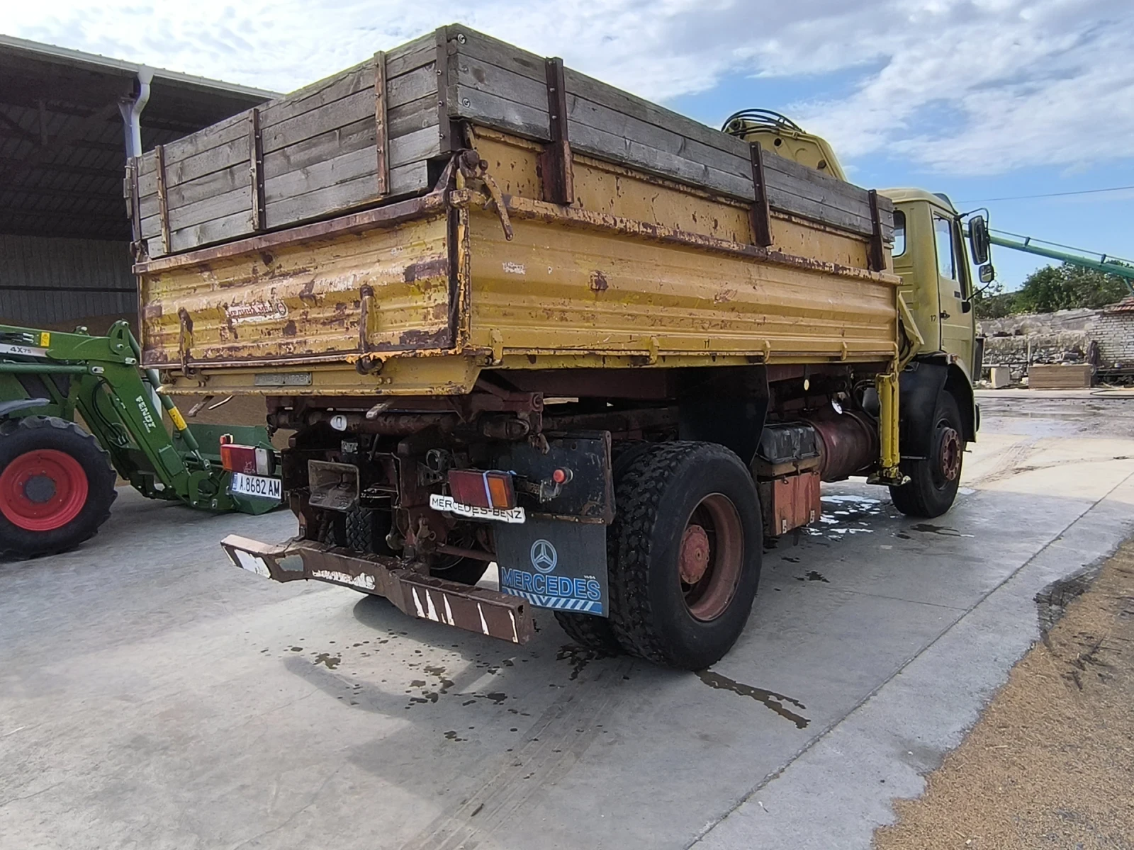 Mercedes-Benz 1622 Самосвал с кран - изображение 4