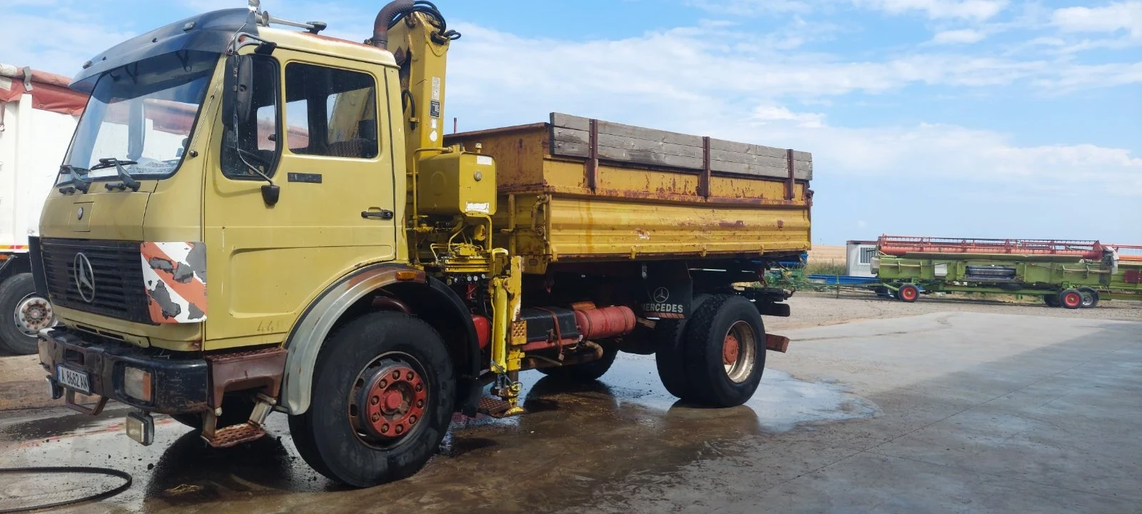 Mercedes-Benz 1622 Самосвал с кран - изображение 3