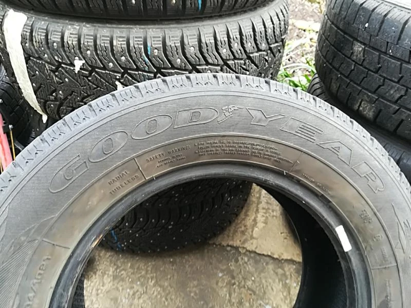 Гуми Зимни 215/65R15, снимка 4 - Гуми и джанти - 24205625