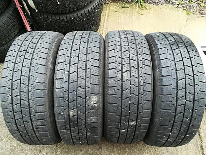 Гуми Зимни 215/65R15, снимка 1 - Гуми и джанти - 24205625