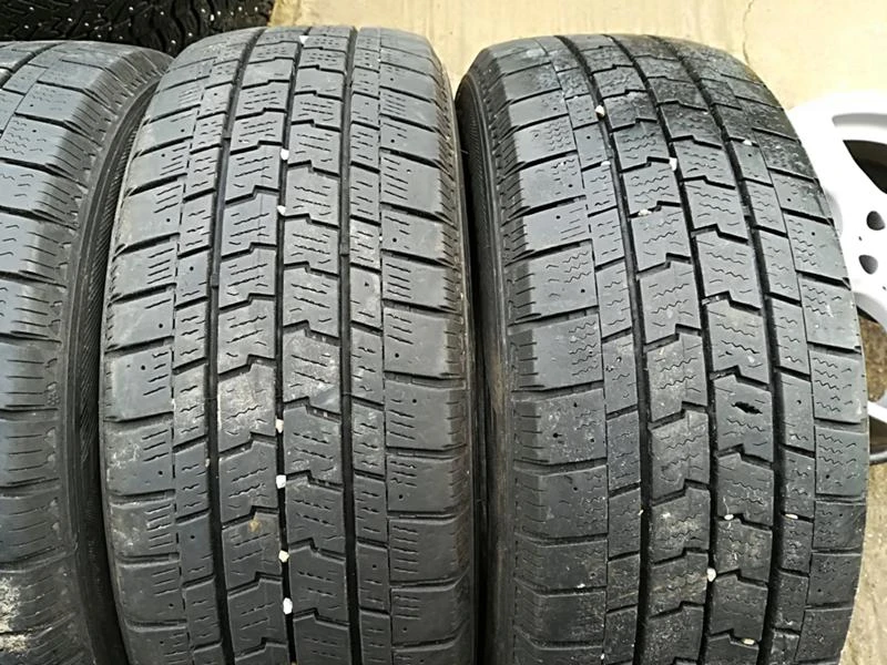 Гуми Зимни 215/65R15, снимка 3 - Гуми и джанти - 24205625