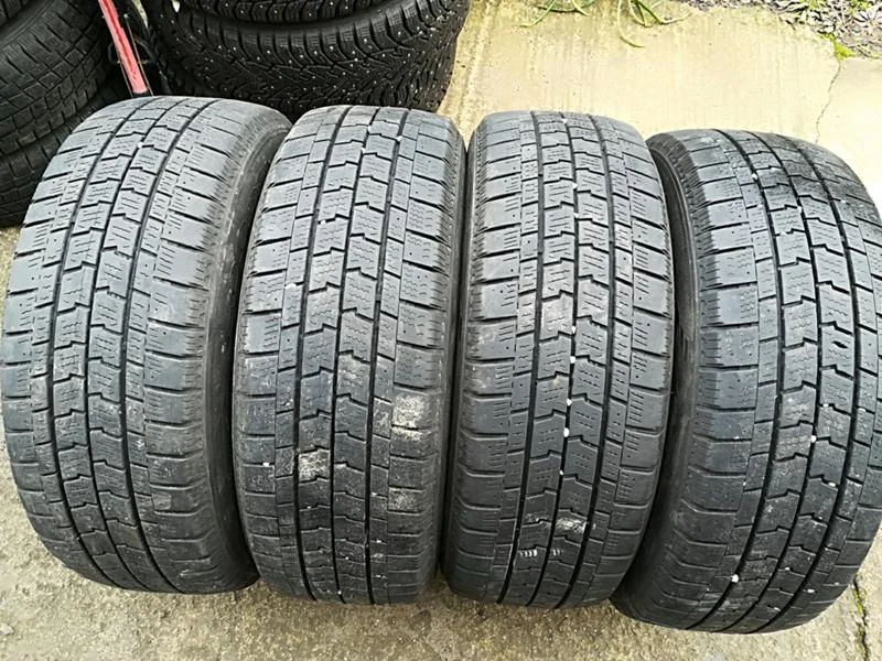 Гуми Зимни 215/65R15, снимка 2 - Гуми и джанти - 24205625