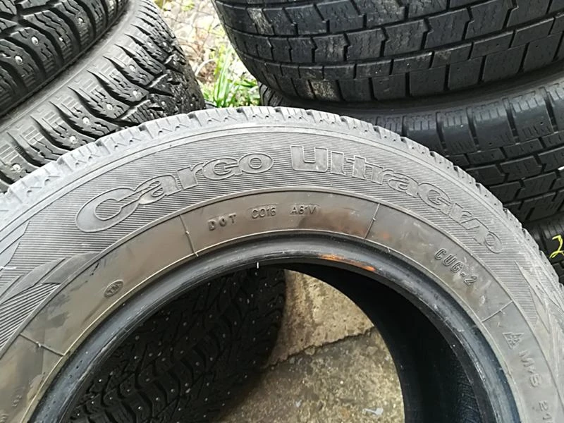 Гуми Зимни 215/65R15, снимка 5 - Гуми и джанти - 24205625