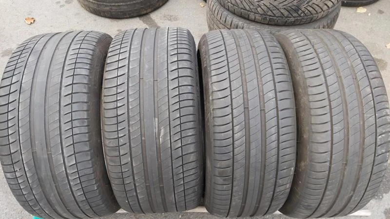 Гуми Летни 275/35R19, снимка 1 - Гуми и джанти - 27409854