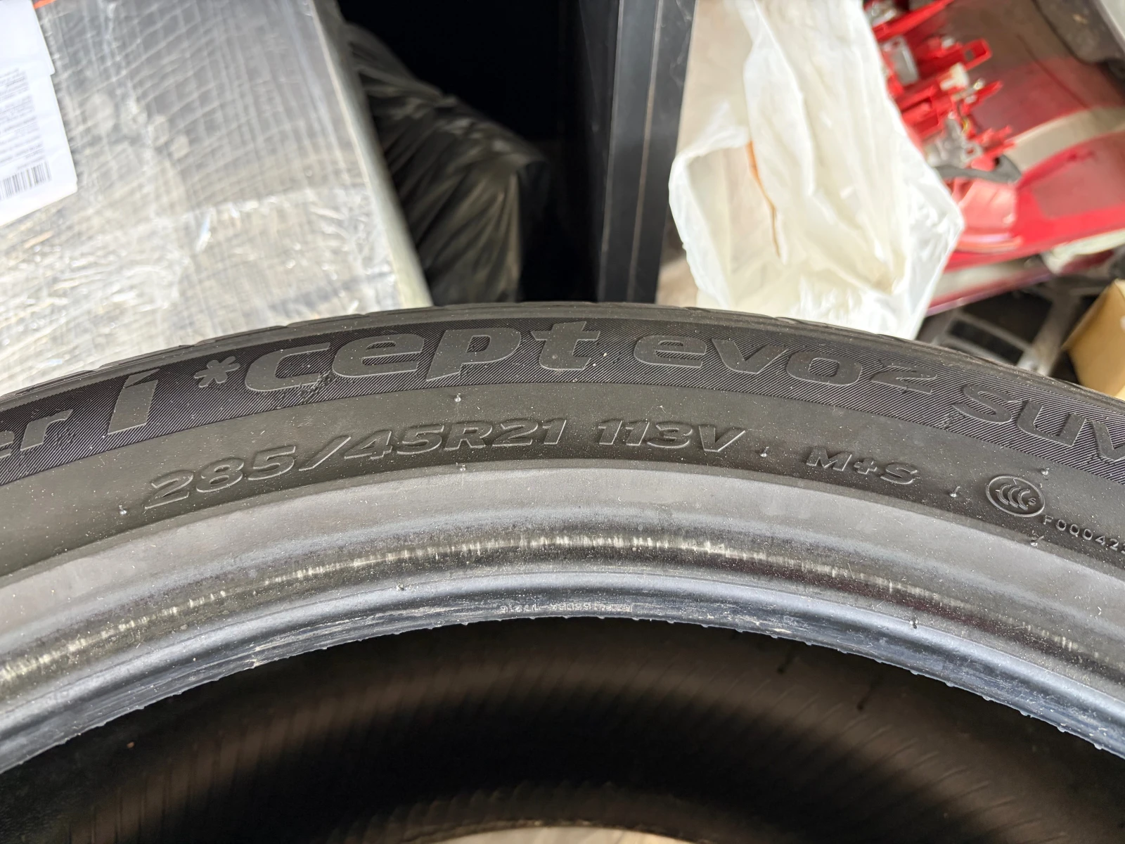 Гуми Зимни 285/45R21, снимка 3 - Гуми и джанти - 55163489