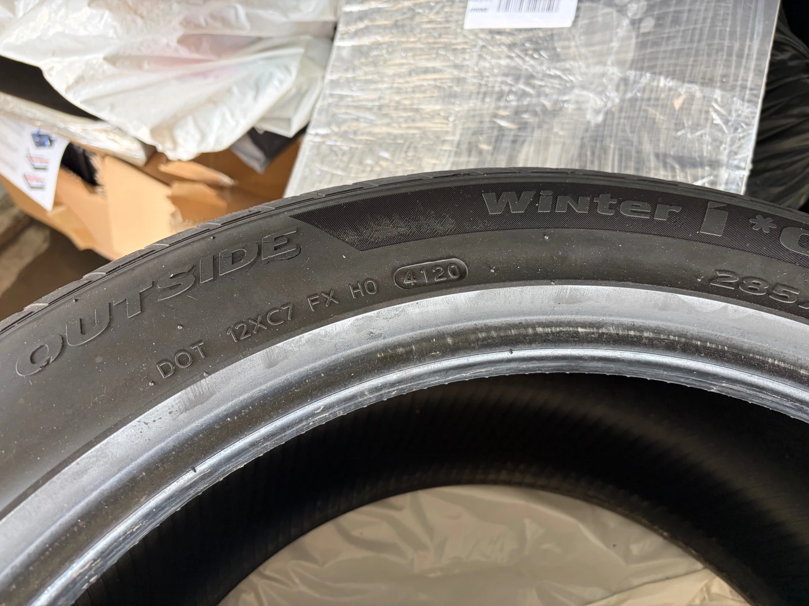 Гуми Зимни 285/45R21, снимка 2 - Гуми и джанти - 55163489