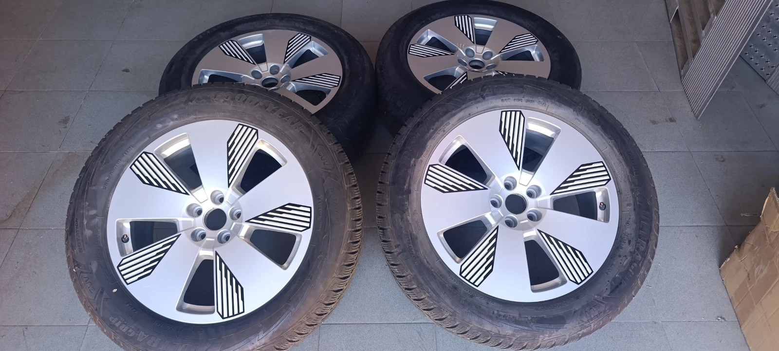 Гуми с джанти Goodyear 255/55R19