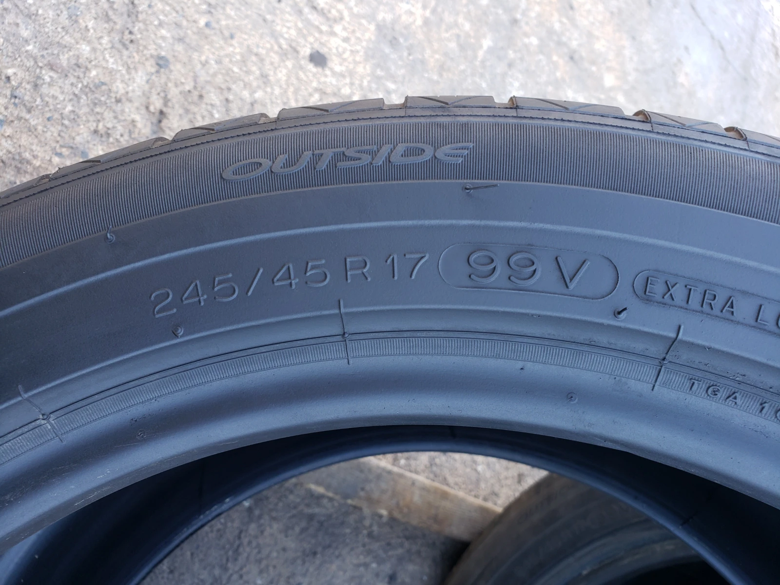 Гуми Зимни 245/45R17, снимка 6 - Гуми и джанти - 56094877