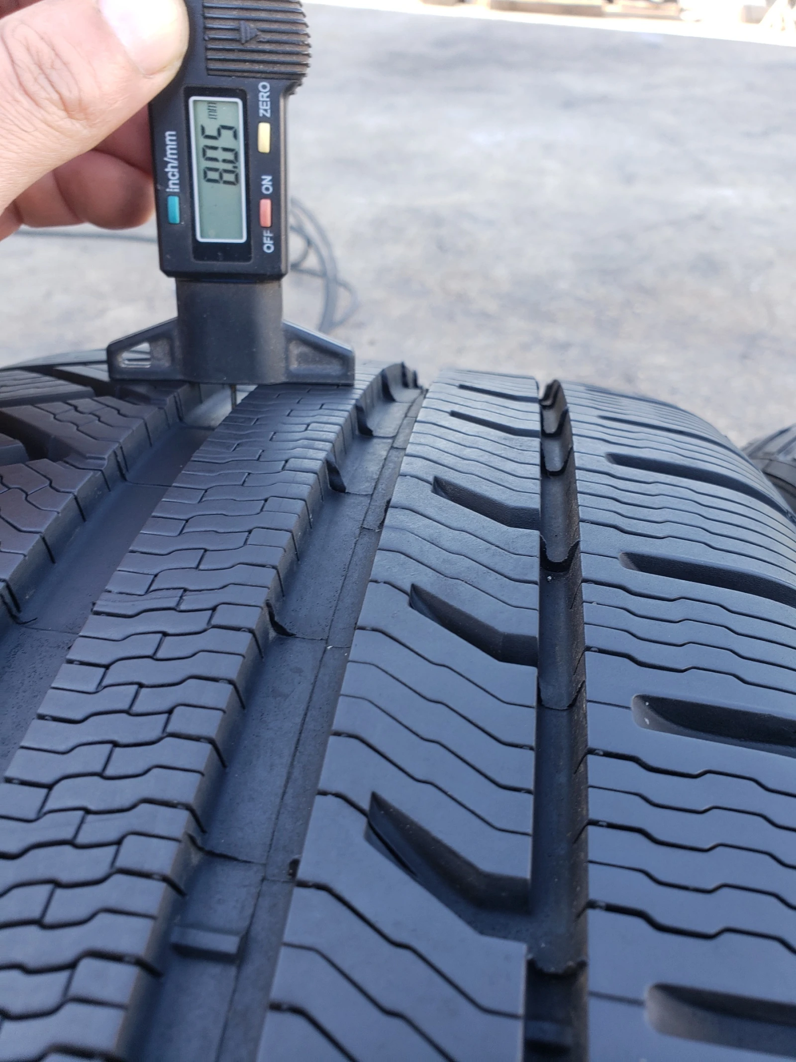 Гуми Зимни 245/45R17, снимка 8 - Гуми и джанти - 56094877
