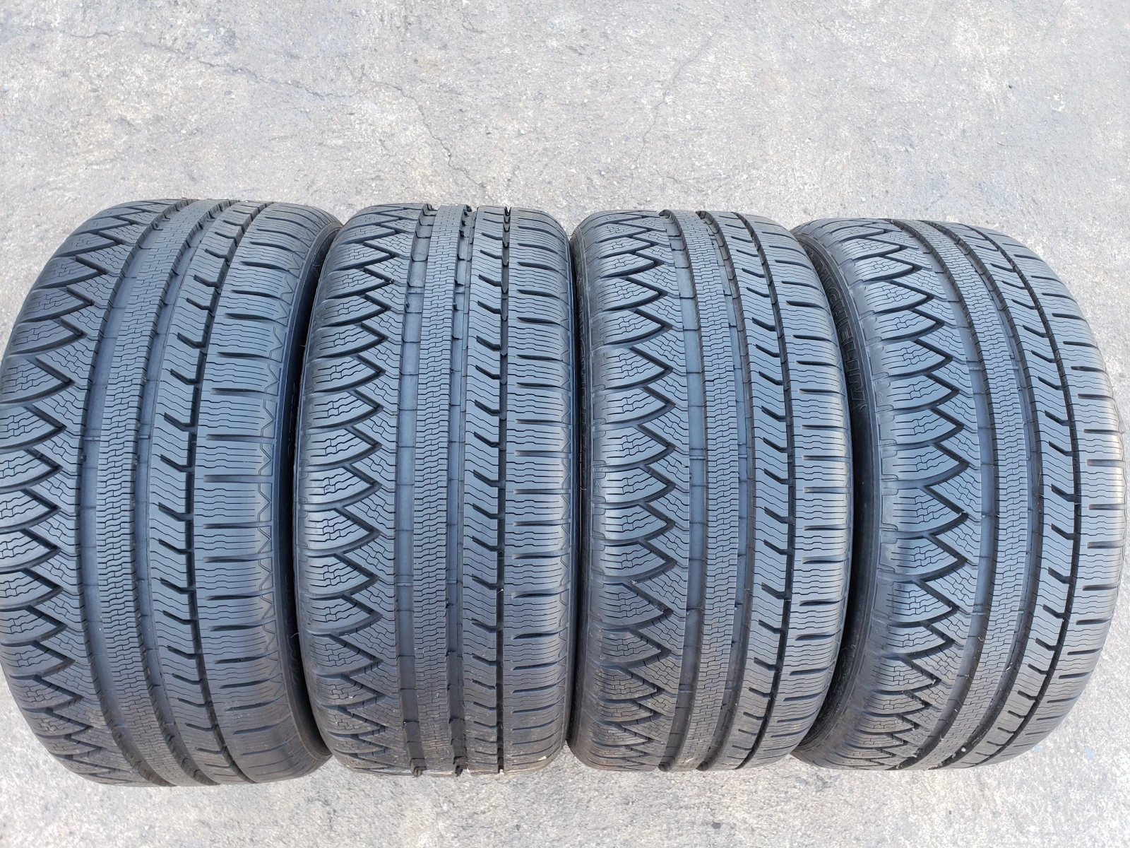 Гуми Зимни 245/45R17, снимка 2 - Гуми и джанти - 56094877