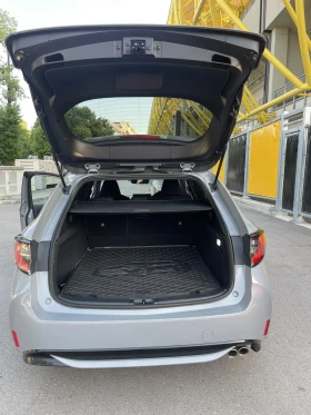 Toyota Corolla Touring Sports 2.0 Hybrid Обслужена с Гаранция, снимка 8