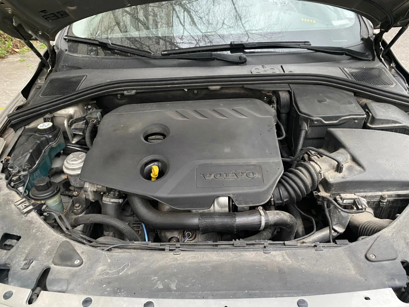 Volvo V60, снимка 3 - Автомобили и джипове - 52499802