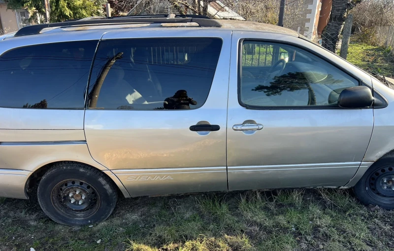 Toyota Sienna, снимка 4 - Автомобили и джипове - 48839429