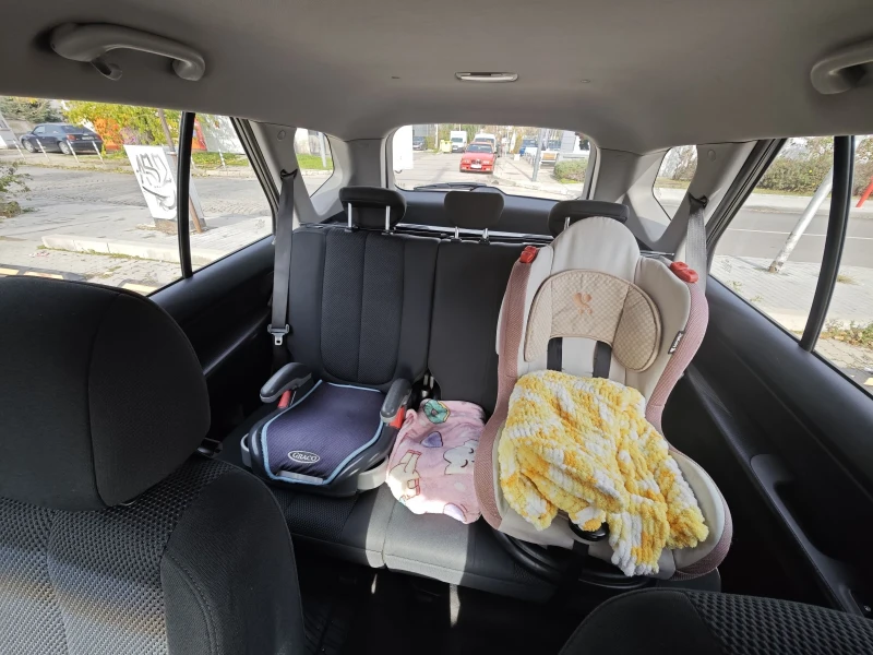 Kia Carens, снимка 9 - Автомобили и джипове - 52502743