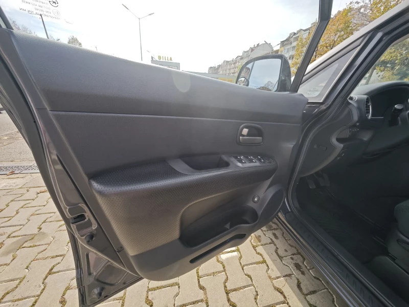 Kia Carens, снимка 7 - Автомобили и джипове - 52502743