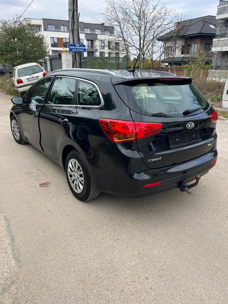 Kia Ceed 1.6, снимка 4 - Автомобили и джипове - 52615914