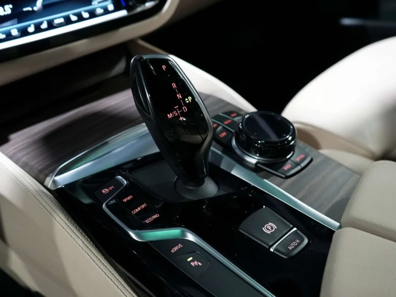 BMW 530E * xDrive * CARFAX * БЕЗ ПЪРВОНАЧАЛНА ВНОСКА, снимка 14 - Автомобили и джипове - 53076981