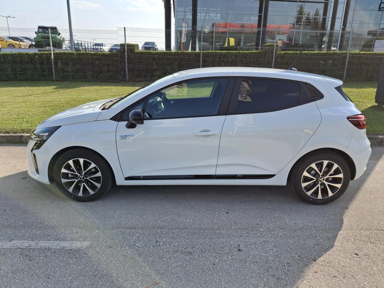 Mitsubishi Colt 1.6 HEV INVITE - изображение 8