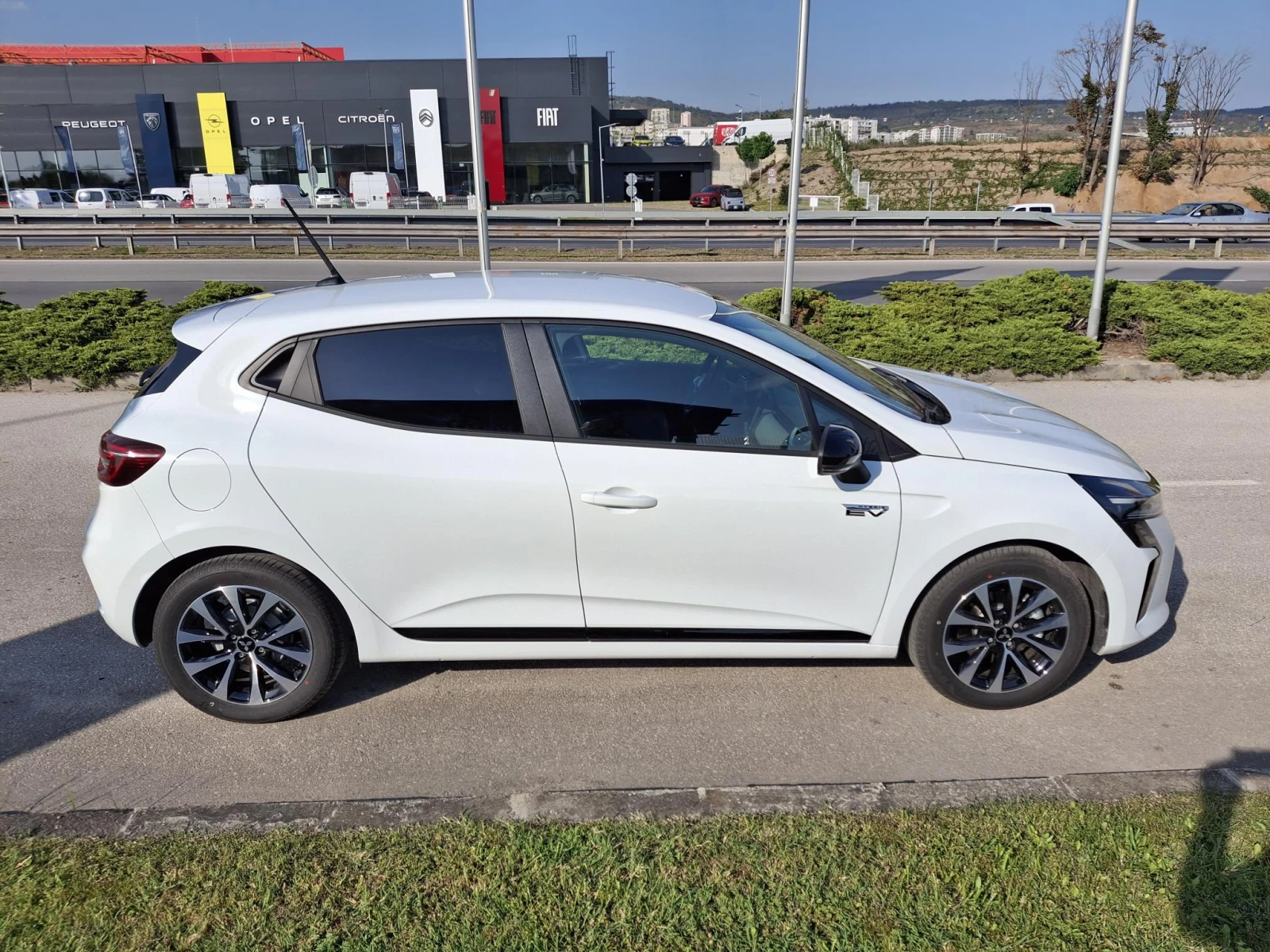 Mitsubishi Colt 1.6 HEV INVITE - изображение 4