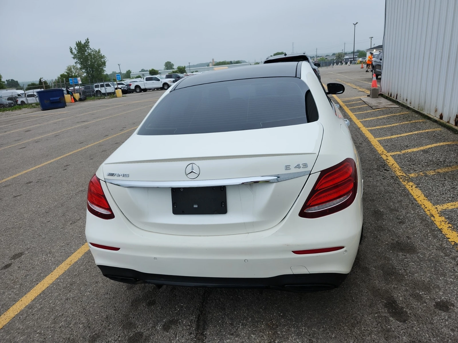 Mercedes-Benz E 43 AMG * 4MATIC * CARFAX * ОПЦИЯ ЗА ФИНАНСИРАНЕ  - изображение 3