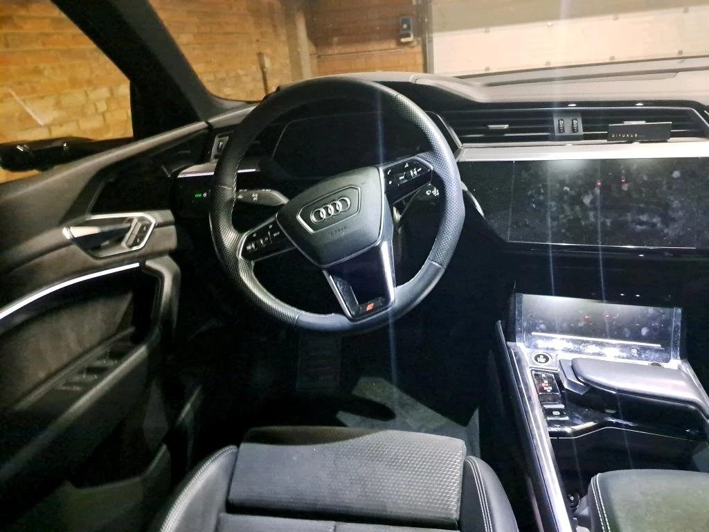 Audi E-Tron 55 Sportback S-line / Black Edition - изображение 6