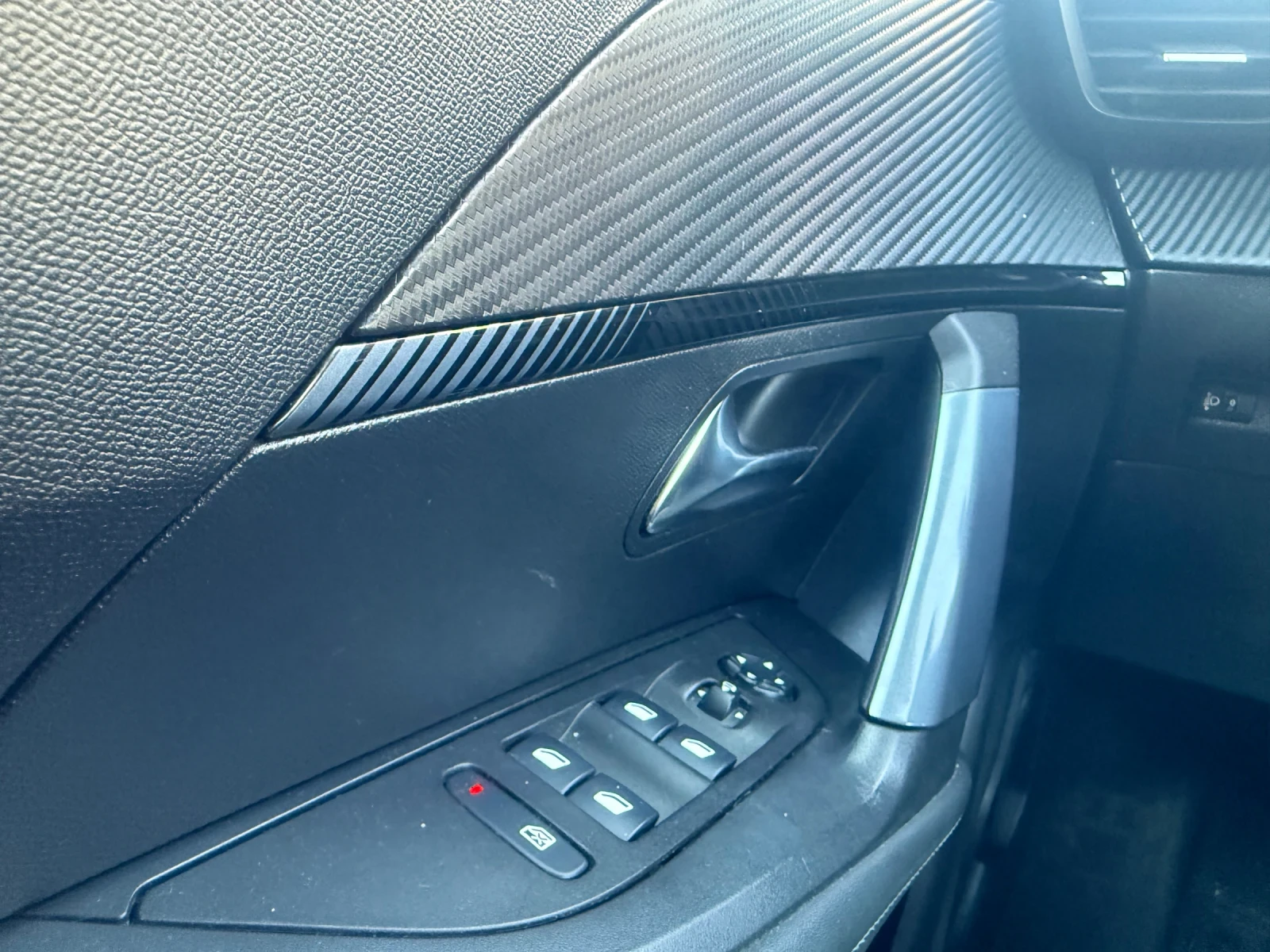 Peugeot 2008 1.5* * * ALLURE full - изображение 7