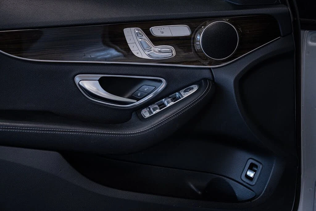 Mercedes-Benz C 300 4MATIC* KEYLESS* ПОДГРЕВ* КАМЕРА* ПАНОРАМА, снимка 5 - Автомобили и джипове - 53798181