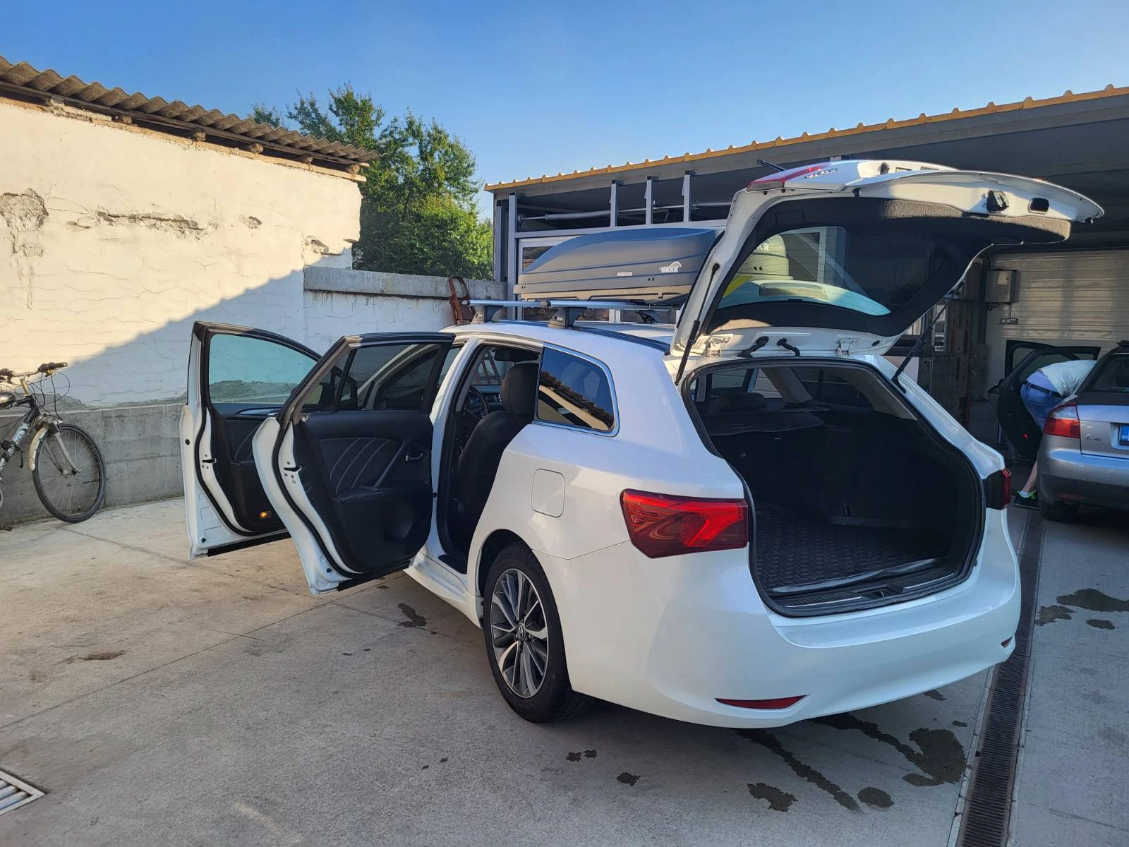 Toyota Avensis, снимка 12 - Автомобили и джипове - 53825605