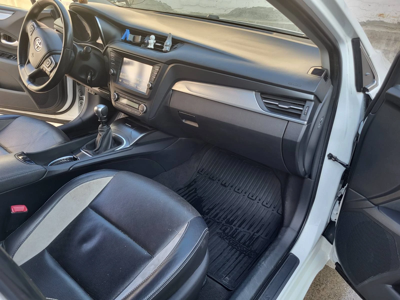 Toyota Avensis, снимка 7 - Автомобили и джипове - 53825605